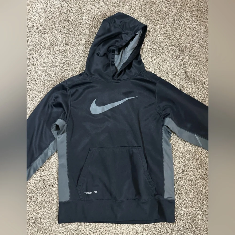 Kids Nike Black and Gray Hoodie
